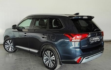 Mitsubishi Outlander III рестайлинг 3, 2020 год, 3 100 000 рублей, 7 фотография