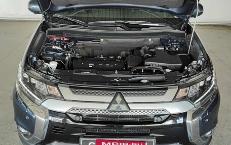 Mitsubishi Outlander III рестайлинг 3, 2020 год, 3 100 000 рублей, 9 фотография