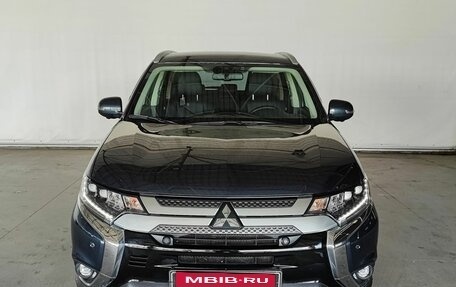 Mitsubishi Outlander III рестайлинг 3, 2020 год, 3 100 000 рублей, 2 фотография