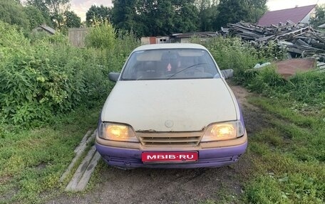 Opel Omega A, 1987 год, 90 000 рублей, 1 фотография