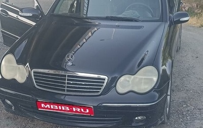 Mercedes-Benz C-Класс, 2004 год, 700 000 рублей, 1 фотография