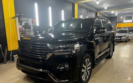 Toyota Land Cruiser 200, 2017 год, 7 850 000 рублей, 1 фотография