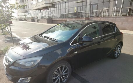 Opel Astra J, 2011 год, 850 000 рублей, 1 фотография