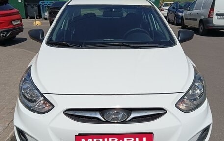 Hyundai Solaris II рестайлинг, 2011 год, 1 190 000 рублей, 1 фотография