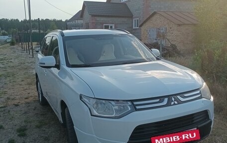 Mitsubishi Outlander III рестайлинг 3, 2013 год, 1 300 000 рублей, 2 фотография