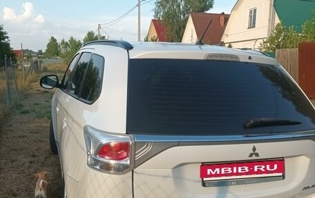 Mitsubishi Outlander III рестайлинг 3, 2013 год, 1 300 000 рублей, 5 фотография