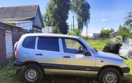 Chevrolet Niva I рестайлинг, 2004 год, 450 000 рублей, 2 фотография