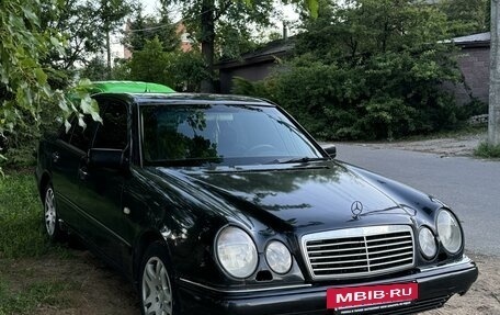 Mercedes-Benz E-Класс, 1999 год, 270 000 рублей, 2 фотография