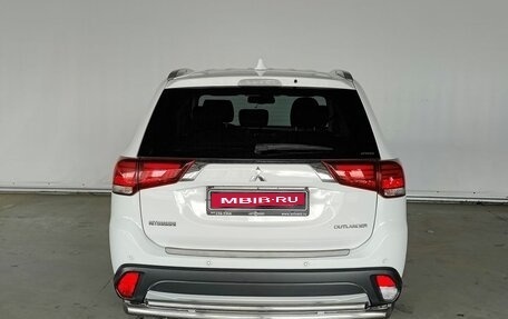 Mitsubishi Outlander III рестайлинг 3, 2017 год, 2 565 000 рублей, 6 фотография