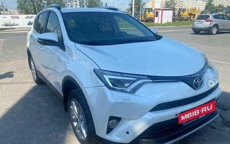 Toyota RAV4, 2016 год, 2 000 000 рублей, 2 фотография