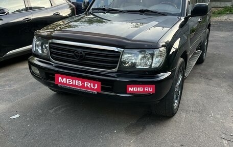 Toyota Land Cruiser 100 рестайлинг 2, 2004 год, 1 950 000 рублей, 3 фотография