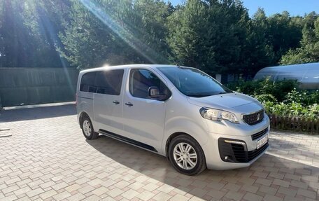 Peugeot Traveller I, 2018 год, 3 150 000 рублей, 2 фотография