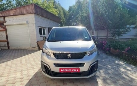 Peugeot Traveller I, 2018 год, 3 150 000 рублей, 3 фотография