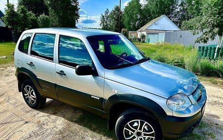 Chevrolet Niva I рестайлинг, 2016 год, 800 000 рублей, 3 фотография