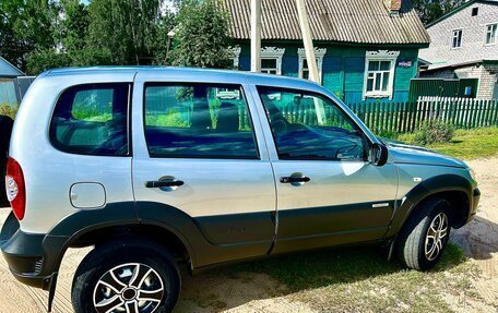 Chevrolet Niva I рестайлинг, 2016 год, 800 000 рублей, 4 фотография