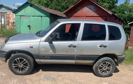 Chevrolet Niva I рестайлинг, 2003 год, 170 000 рублей, 3 фотография