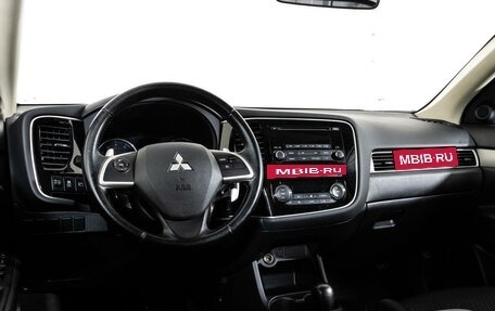 Mitsubishi Outlander III рестайлинг 3, 2014 год, 1 399 000 рублей, 11 фотография