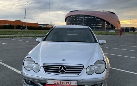 Mercedes-Benz C-Класс, 2005 год, 1 000 000 рублей, 1 фотография