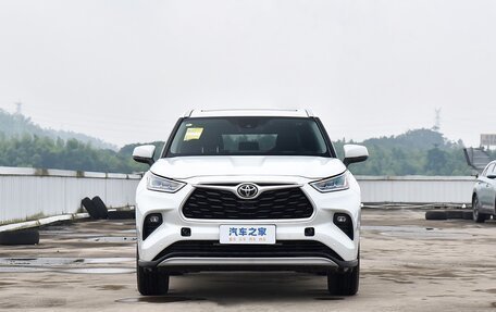 Toyota Highlander, 2024 год, 6 350 000 рублей, 3 фотография