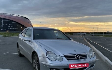 Mercedes-Benz C-Класс, 2005 год, 1 000 000 рублей, 2 фотография