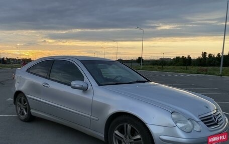 Mercedes-Benz C-Класс, 2005 год, 1 000 000 рублей, 3 фотография