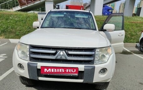 Mitsubishi Pajero IV, 2011 год, 2 197 000 рублей, 2 фотография