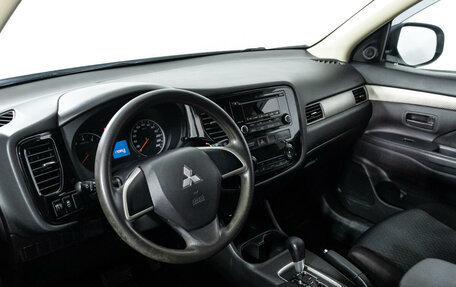 Mitsubishi Outlander III рестайлинг 3, 2014 год, 1 465 000 рублей, 11 фотография