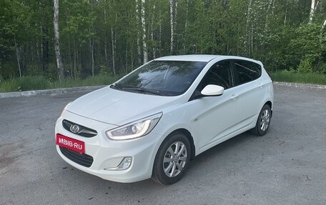 Hyundai Solaris II рестайлинг, 2013 год, 950 000 рублей, 1 фотография