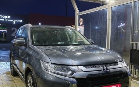 Mitsubishi Outlander III рестайлинг 3, 2020 год, 2 950 000 рублей, 1 фотография