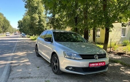 Volkswagen Jetta VI, 2013 год, 1 230 000 рублей, 1 фотография