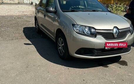 Renault Logan II, 2017 год, 870 000 рублей, 3 фотография