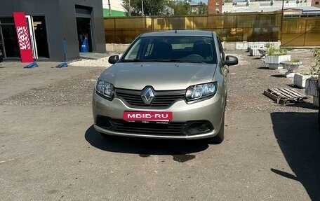 Renault Logan II, 2017 год, 870 000 рублей, 2 фотография