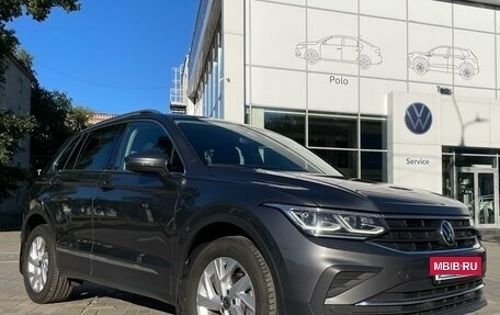 Volkswagen Tiguan II, 2021 год, 2 999 000 рублей, 2 фотография