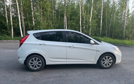 Hyundai Solaris II рестайлинг, 2013 год, 950 000 рублей, 4 фотография