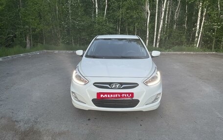 Hyundai Solaris II рестайлинг, 2013 год, 950 000 рублей, 2 фотография