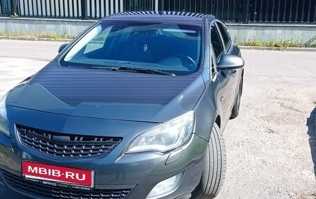 Opel Astra J, 2011 год, 950 000 рублей, 1 фотография