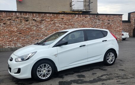 Hyundai Solaris II рестайлинг, 2012 год, 1 150 000 рублей, 4 фотография