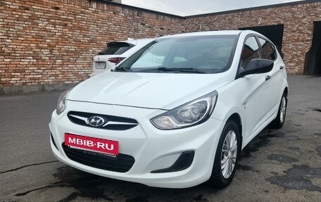 Hyundai Solaris II рестайлинг, 2012 год, 1 150 000 рублей, 2 фотография