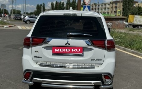 Mitsubishi Outlander III рестайлинг 3, 2017 год, 2 250 000 рублей, 4 фотография