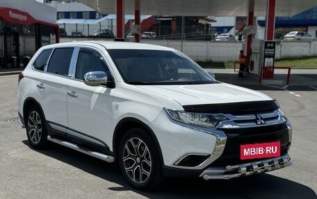 Mitsubishi Outlander III рестайлинг 3, 2017 год, 2 250 000 рублей, 2 фотография