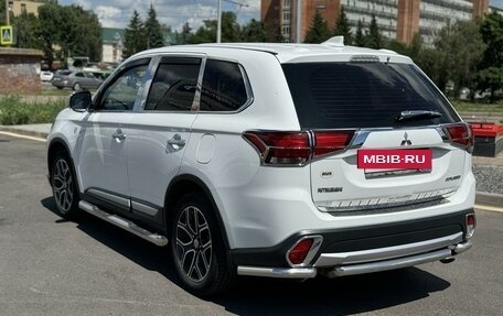 Mitsubishi Outlander III рестайлинг 3, 2017 год, 2 250 000 рублей, 5 фотография