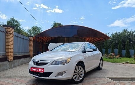 Opel Astra J, 2012 год, 670 000 рублей, 1 фотография