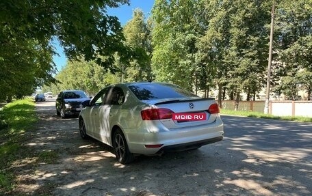 Volkswagen Jetta VI, 2013 год, 1 230 000 рублей, 2 фотография