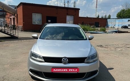 Volkswagen Jetta VI, 2013 год, 1 170 000 рублей, 2 фотография