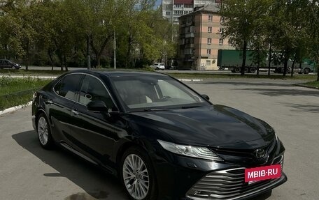 Toyota Camry, 2018 год, 2 850 000 рублей, 2 фотография