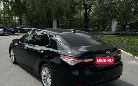 Toyota Camry, 2018 год, 2 850 000 рублей, 8 фотография