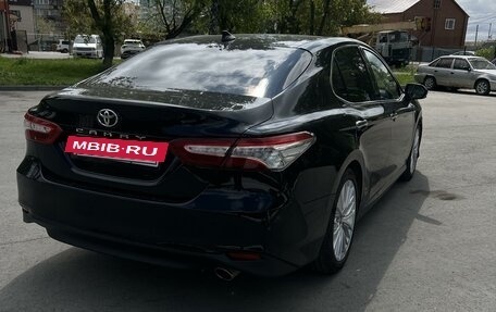 Toyota Camry, 2018 год, 2 850 000 рублей, 7 фотография