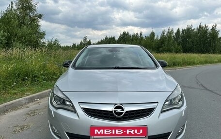 Opel Astra J, 2012 год, 999 000 рублей, 2 фотография