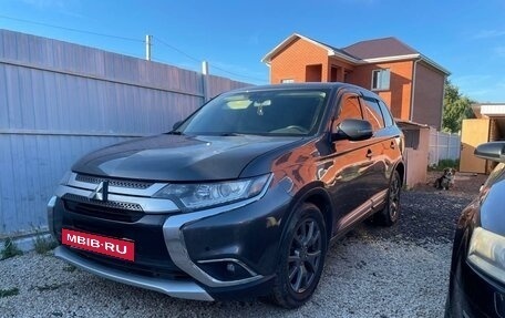 Mitsubishi Outlander III рестайлинг 3, 2016 год, 2 000 000 рублей, 2 фотография