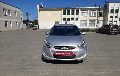 Hyundai Solaris II рестайлинг, 2014 год, 1 100 000 рублей, 2 фотография